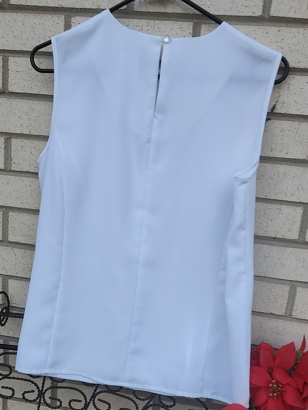 Southern Lady White Pleated Front Sleeveless Top - Picture 8 of 10